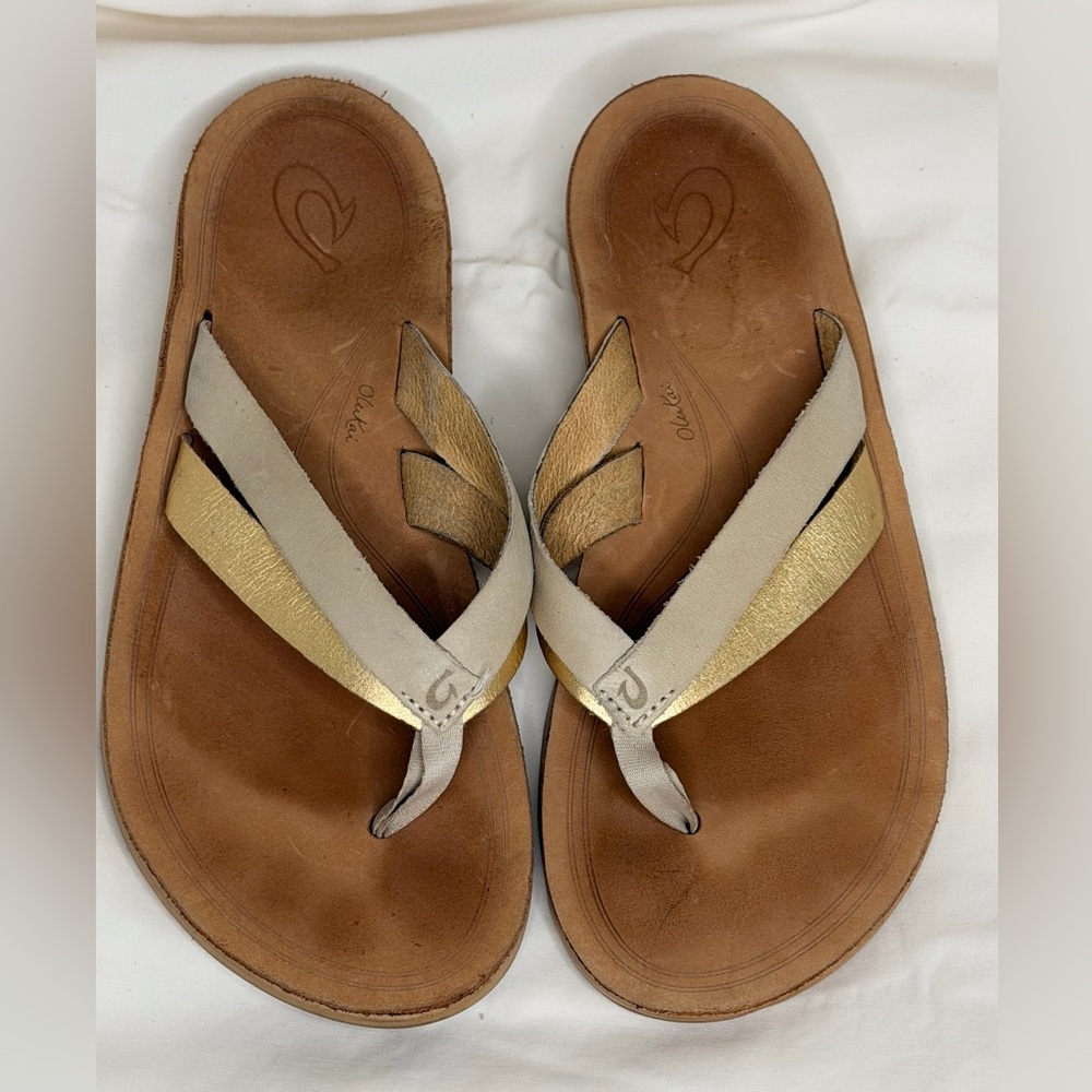 OluKai Kaekae Tapa Gold Flip Flop Comfort Thong Sandal Women's Leather 8 EU 38 - Picture 2 of 8